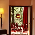 إتش4 فندق مونستر