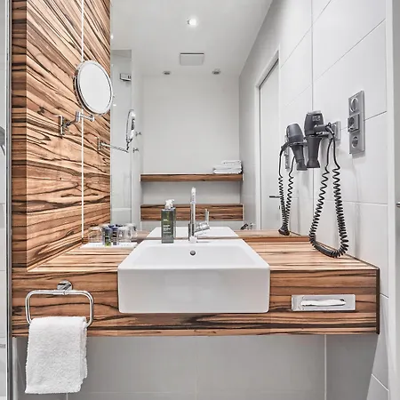 Hotel H4