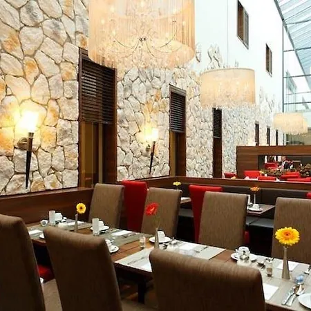 H4 Hotel 4*