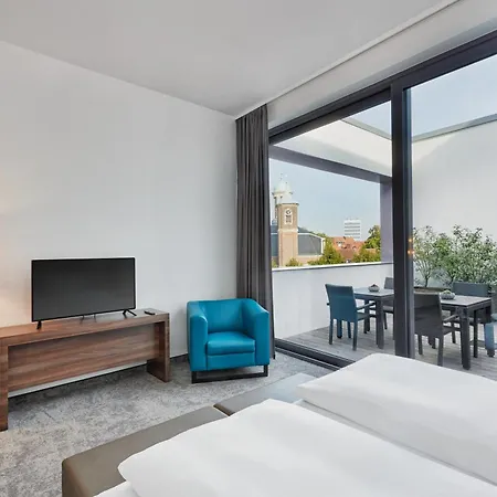 Hotel H4 4*