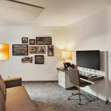Hotel H4 4*