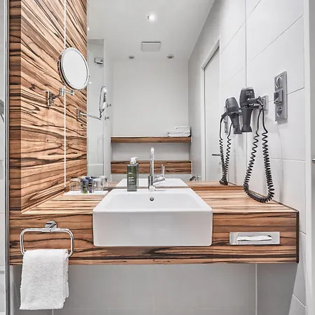 H4 Hotel