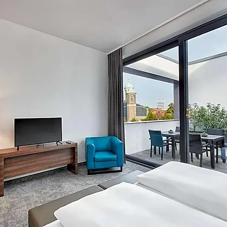 Hotel H4