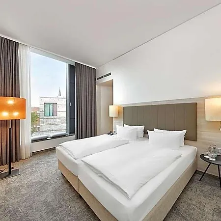 H4 Hotel 4*