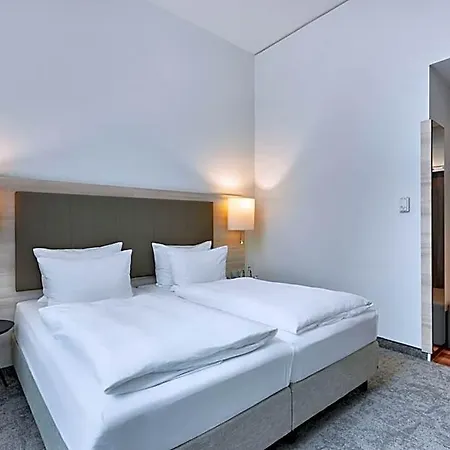 H4 Hotel 4*