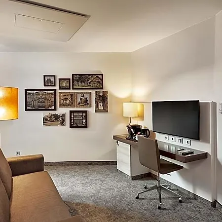 Hotel H4 4*
