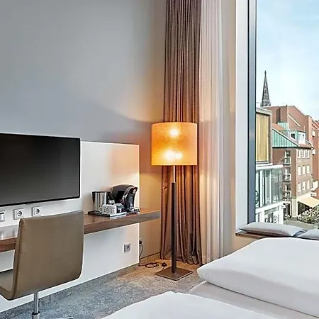 H4 Hotel 4*