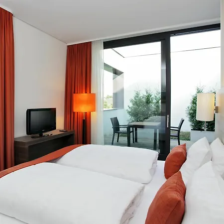 H4 Hotel 4*