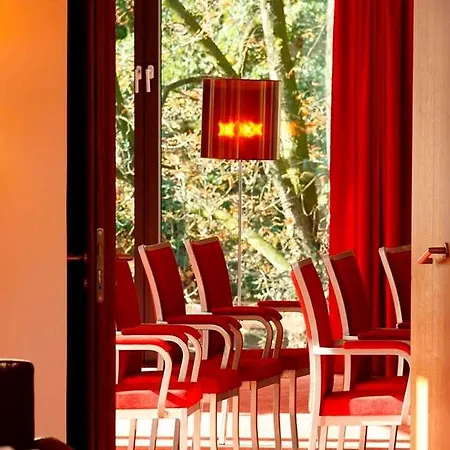H4 Hotel 4*